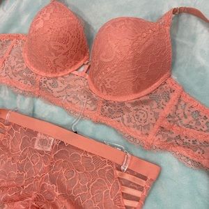 NWT Matching Peach Lace Lingerie Set